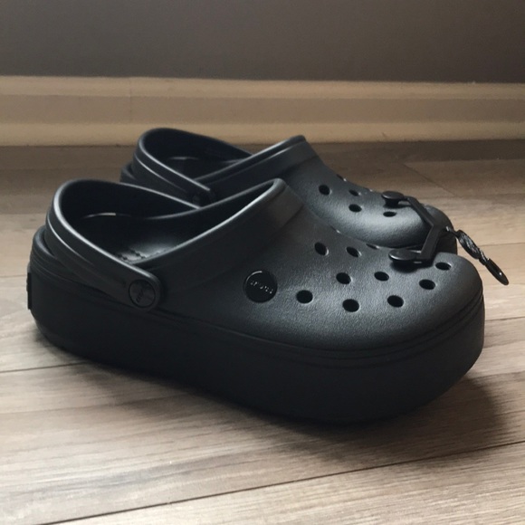 platform black crocs